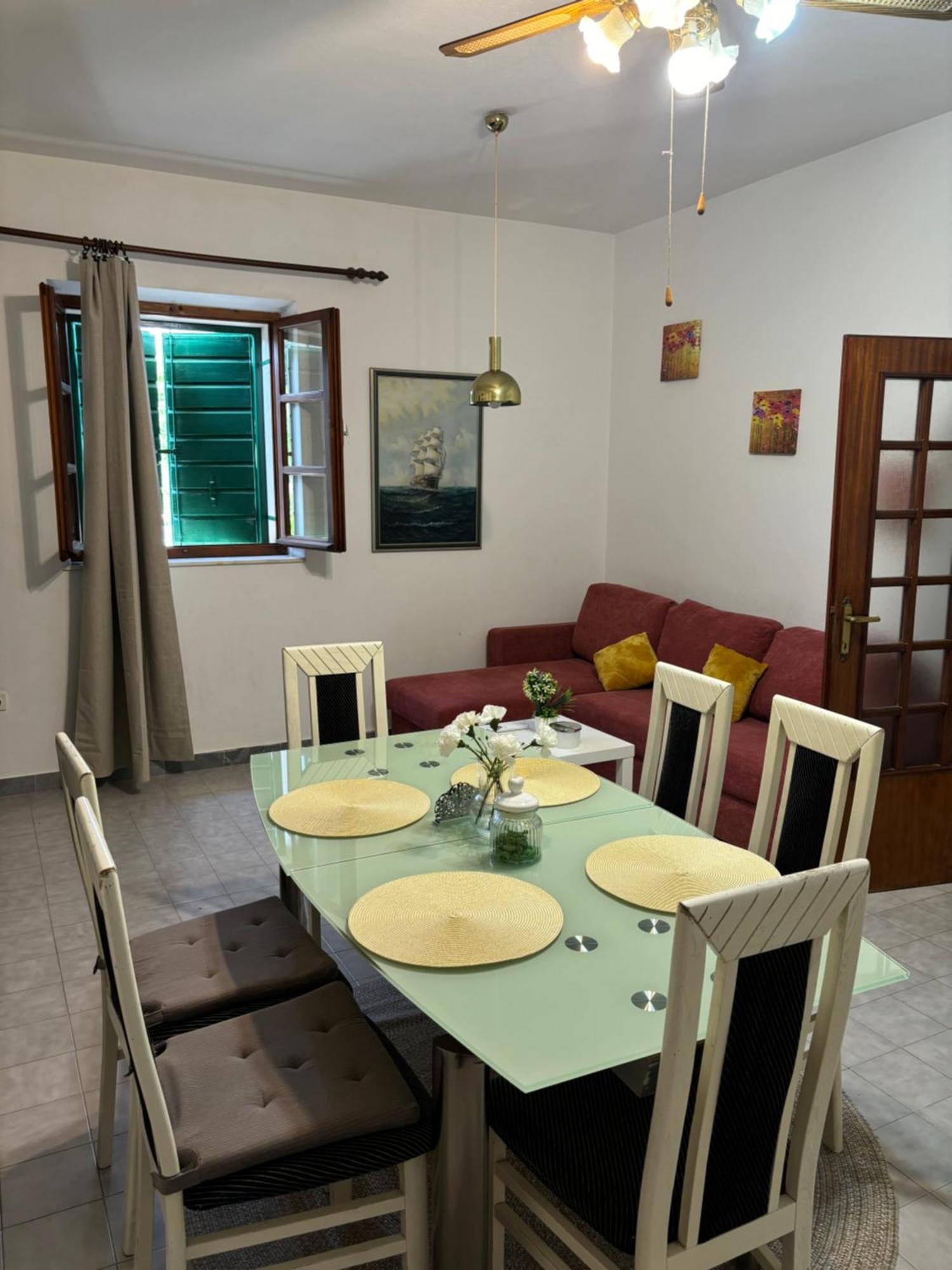 Apartments Renata Pucisca Exterior photo